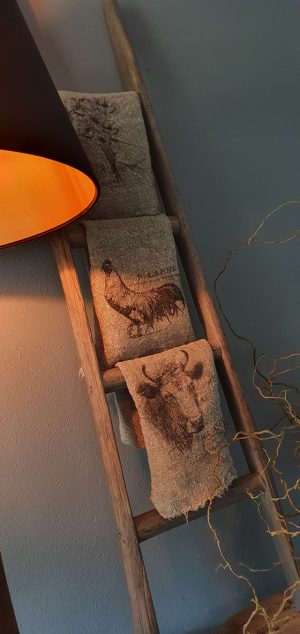 Shabbydoek koe leuk en decoratief voor in een landelijk interieur bij Benard's Woonaccessoires