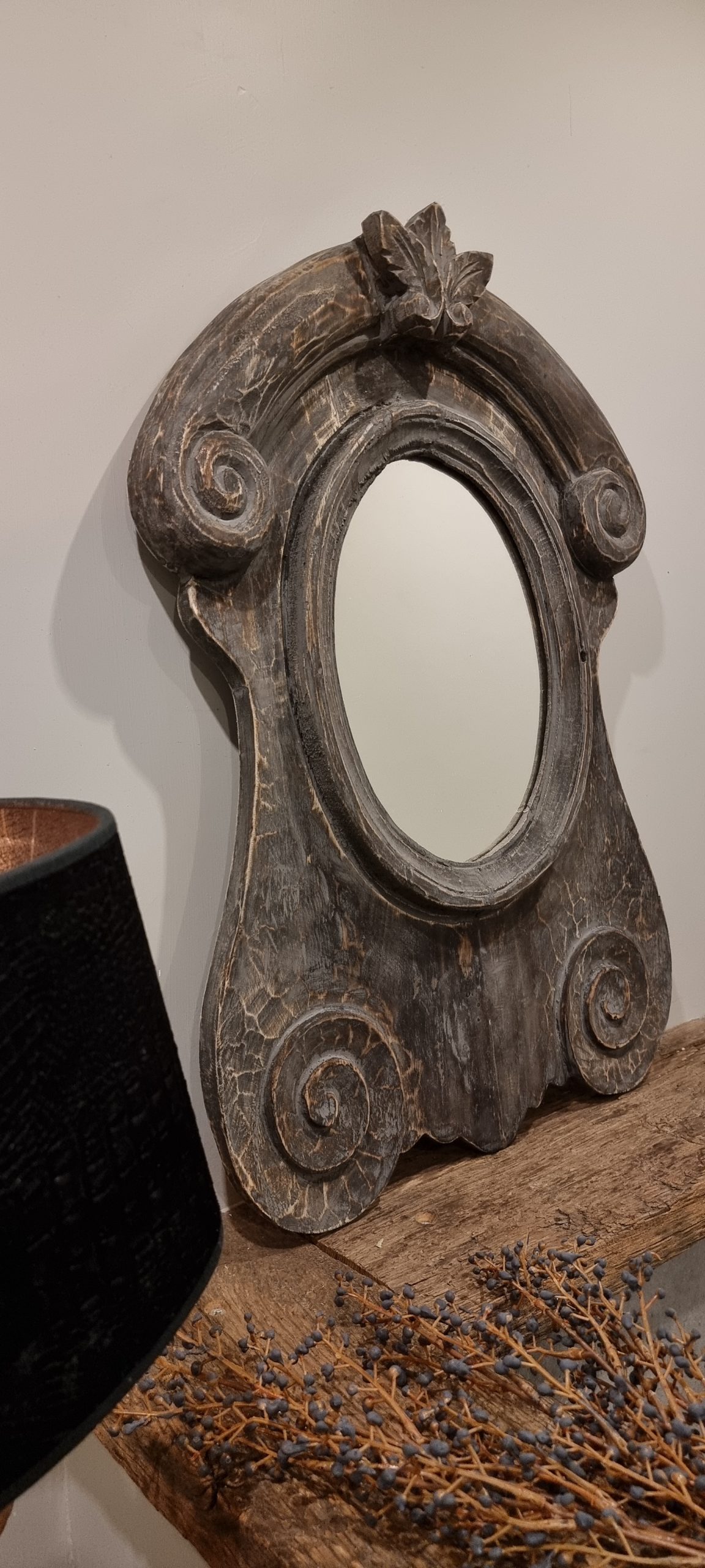 Ossenoog spiegel oud hout | in een stoer en sober interieur | Benard's Woonaccessoires