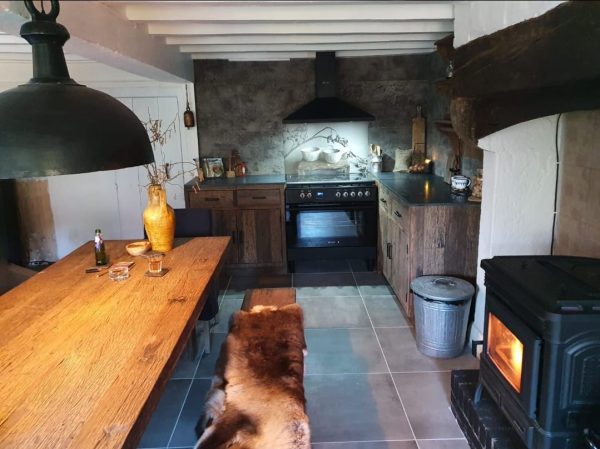 Landelijke keuken doorleefd rustiek hout | Benard's Woonaccessoires | landelijke woonkeuken stijl