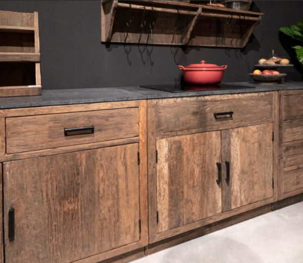Landelijke keuken doorleefd rustiek hout | Benard's Woonaccessoires | landelijke woonkeuken stijl