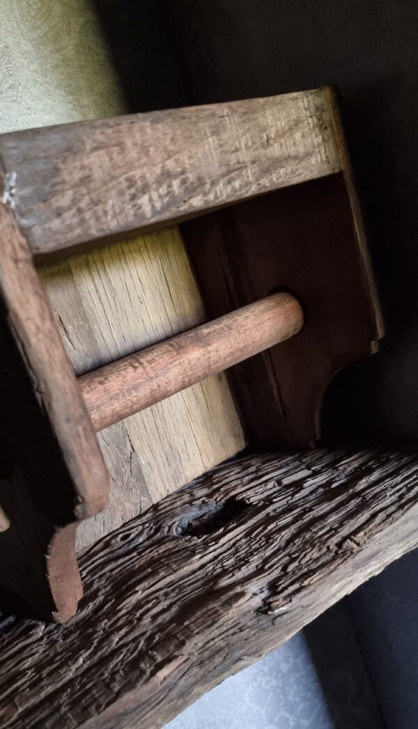 Toiletrolhouder oud hout | Benard's Woonaccessoires | Landelijke toilet en badkameraccessoires