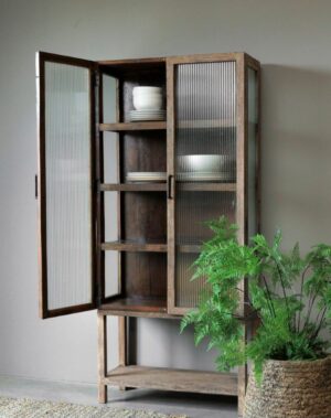 Landelijke vitrinekast met ribbelglas | Benard's Woonaccessoires | De perfecte opbergkast