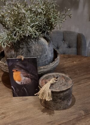 Houten pillenpot met klos - landelijke woonaccessoire op houten tafel
