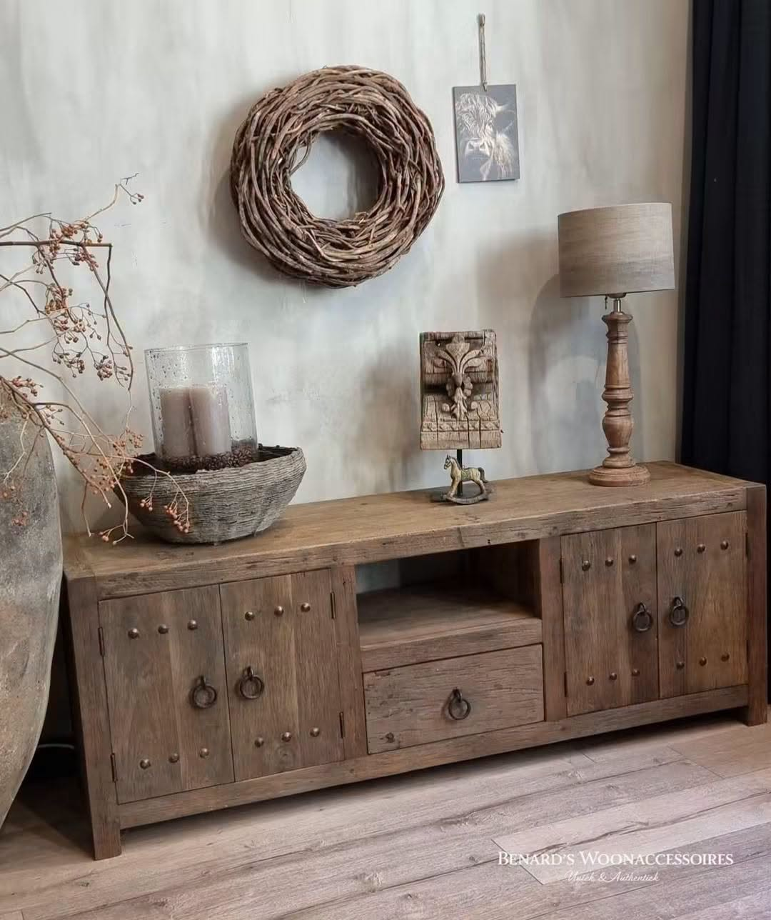 Robuust dressoir van oud hout bij Benard's Woonaccessoires