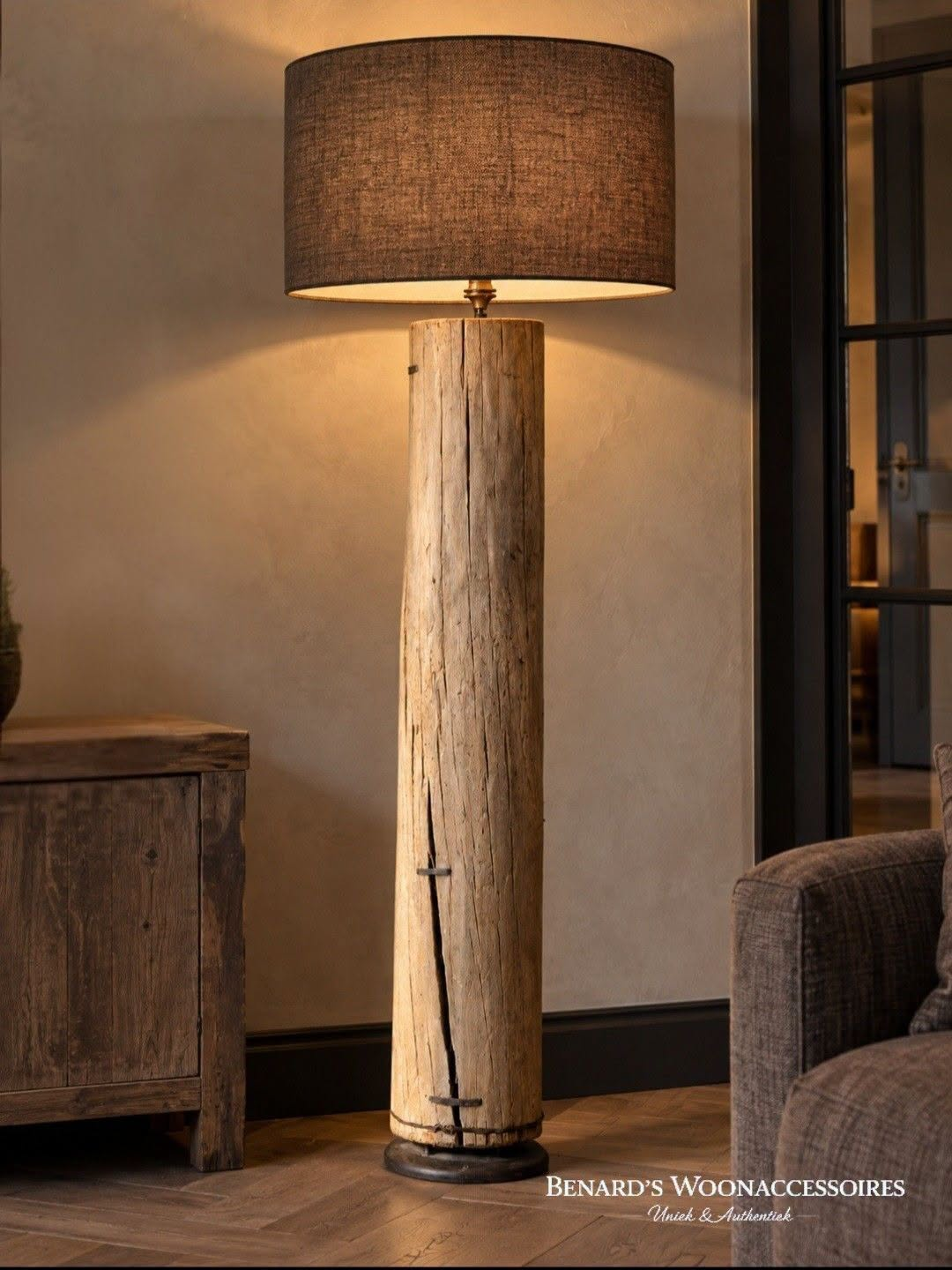 Landelijke vloerlamp van oud hout | Benard's Woonaccessoires